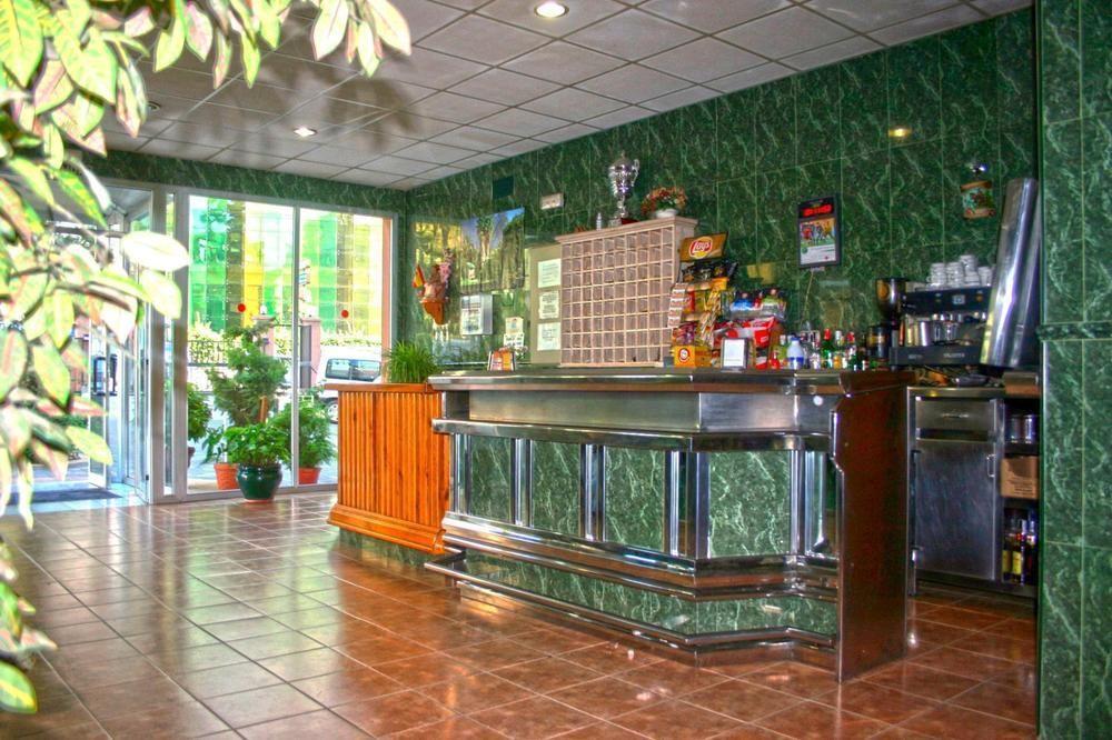 Hostal La Casa De Enfrente Малага Екстер'єр фото