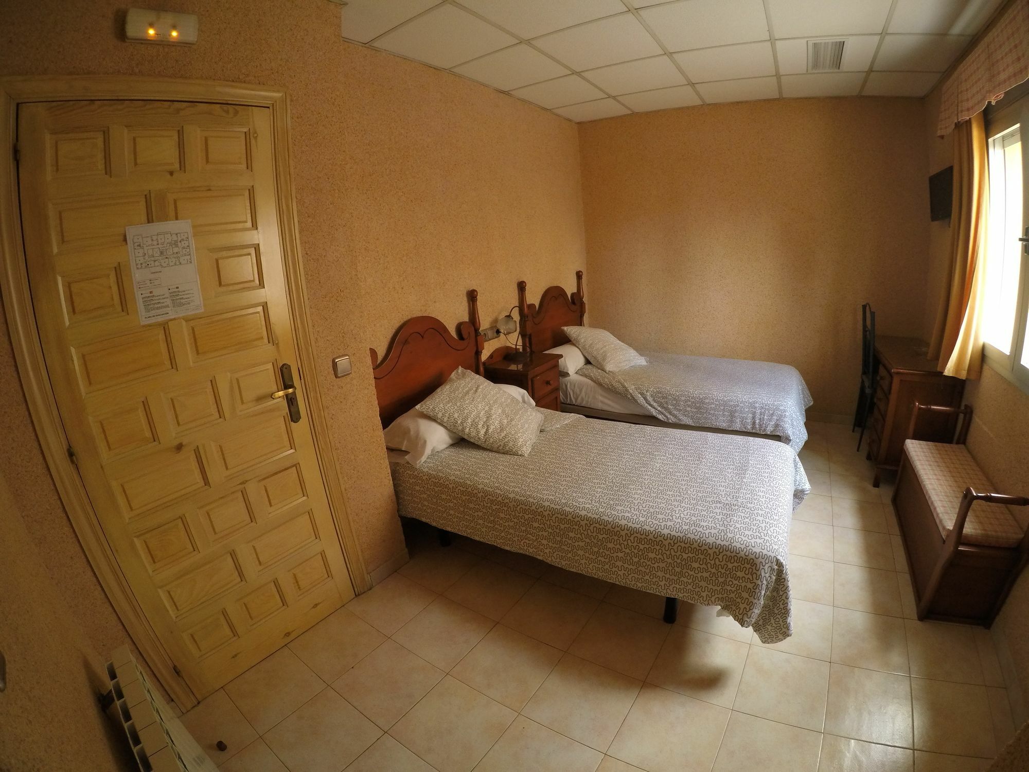 Hostal La Casa De Enfrente Малага Екстер'єр фото