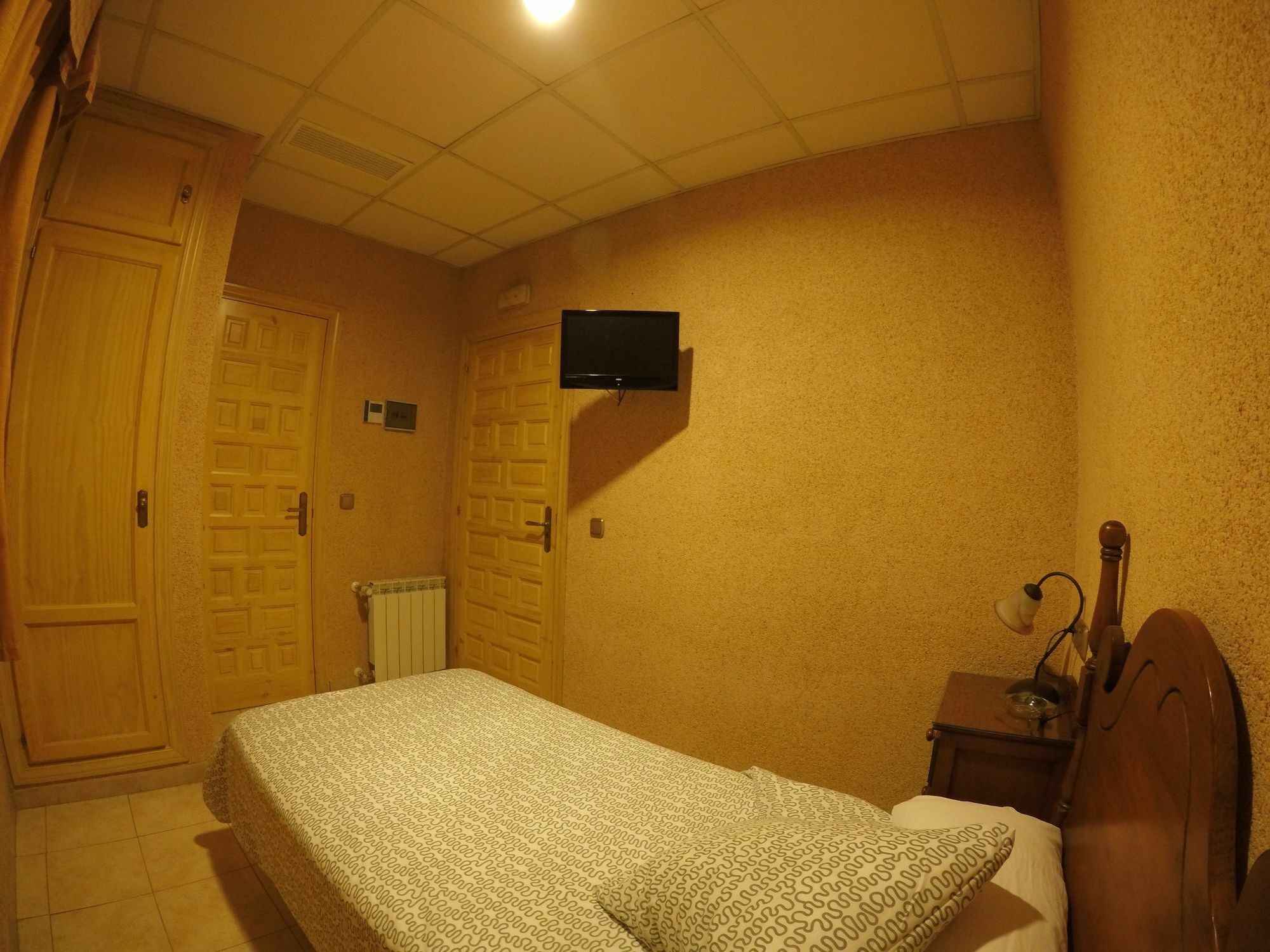 Hostal La Casa De Enfrente Малага Екстер'єр фото