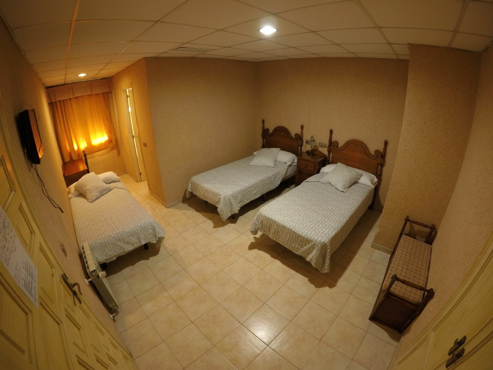 Hostal La Casa De Enfrente Малага Екстер'єр фото