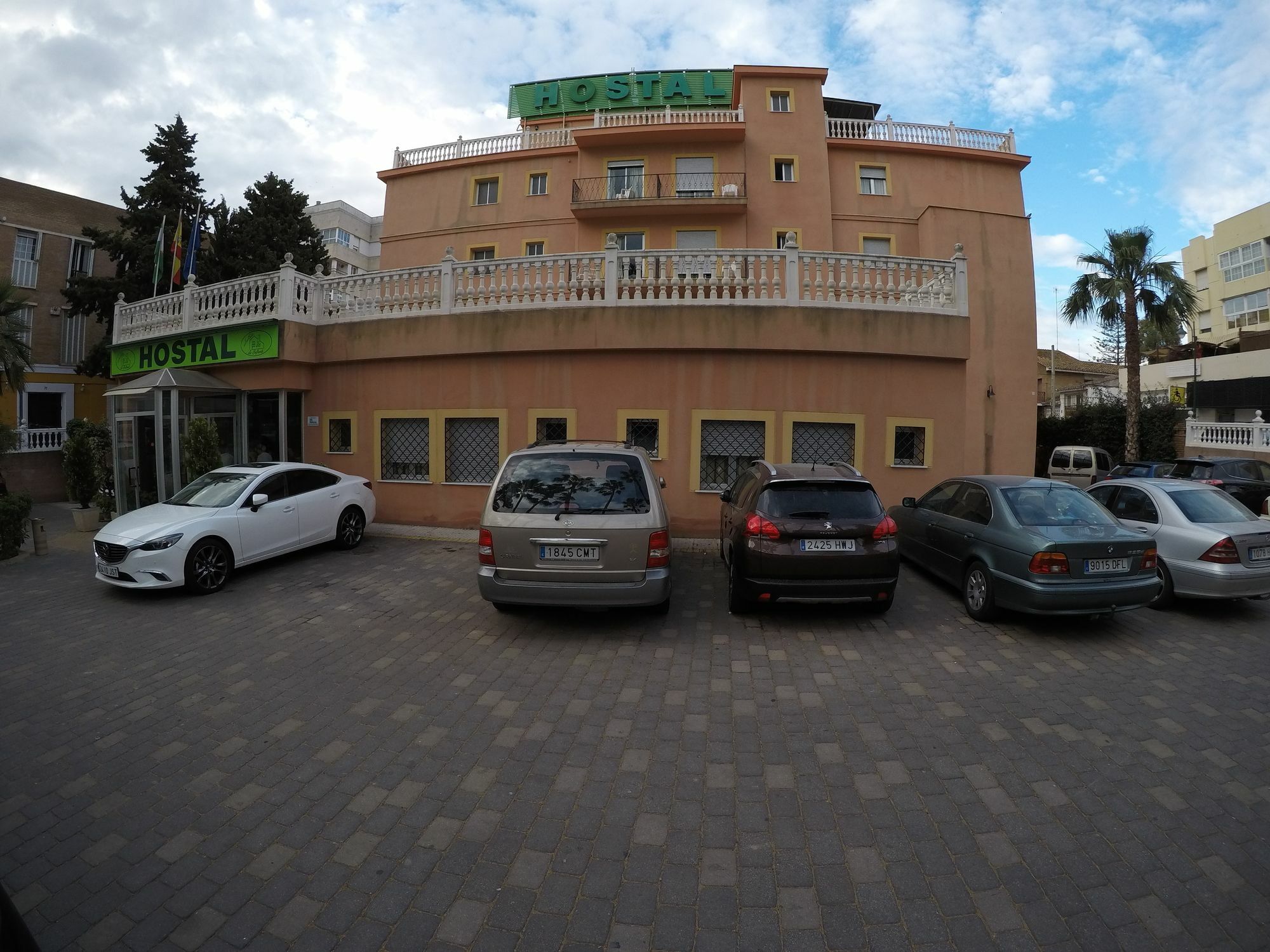 Hostal La Casa De Enfrente Малага Екстер'єр фото
