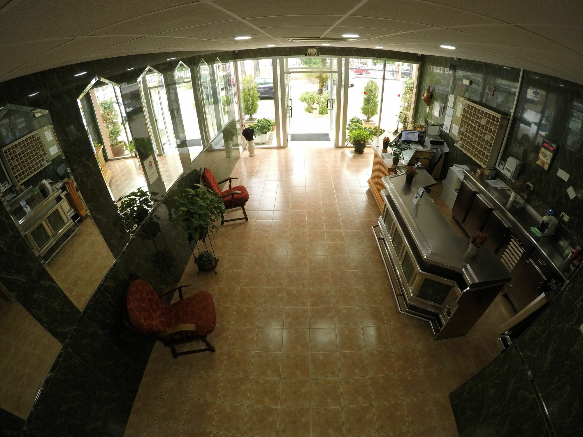Hostal La Casa De Enfrente Малага Екстер'єр фото