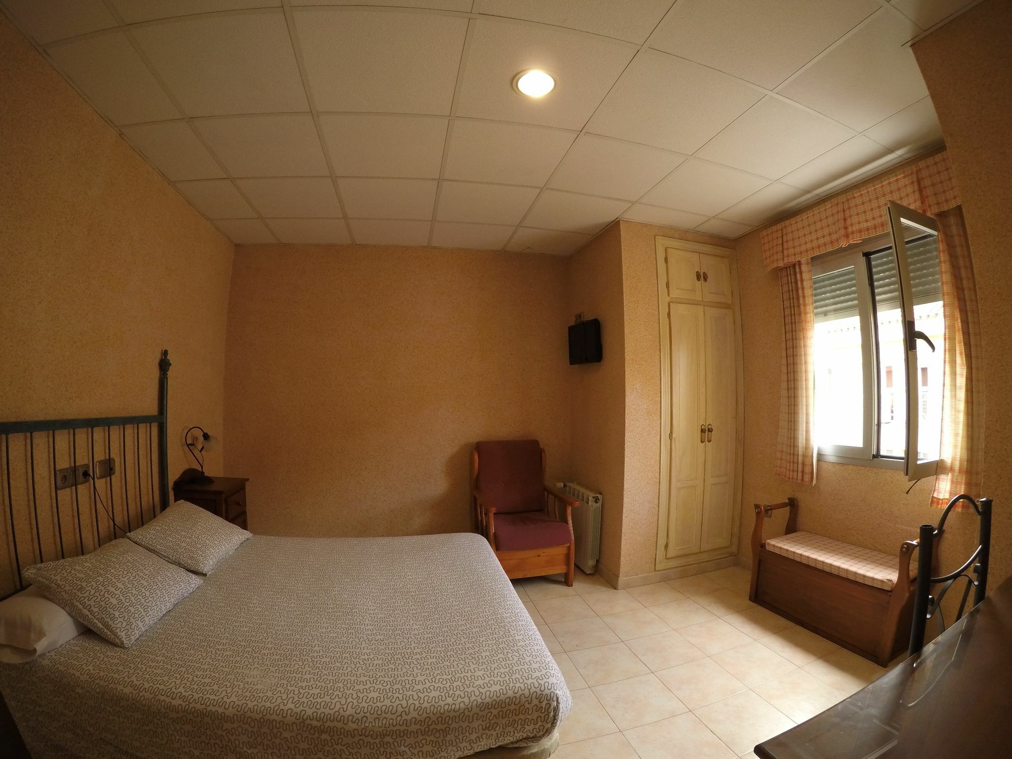Hostal La Casa De Enfrente Малага Екстер'єр фото