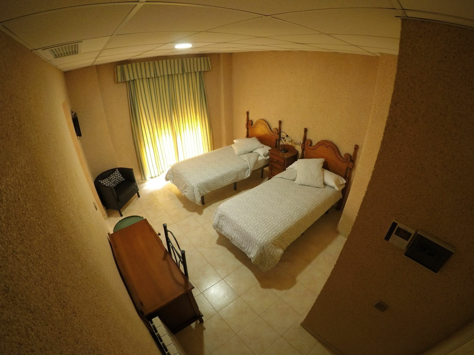 Hostal La Casa De Enfrente Малага Екстер'єр фото