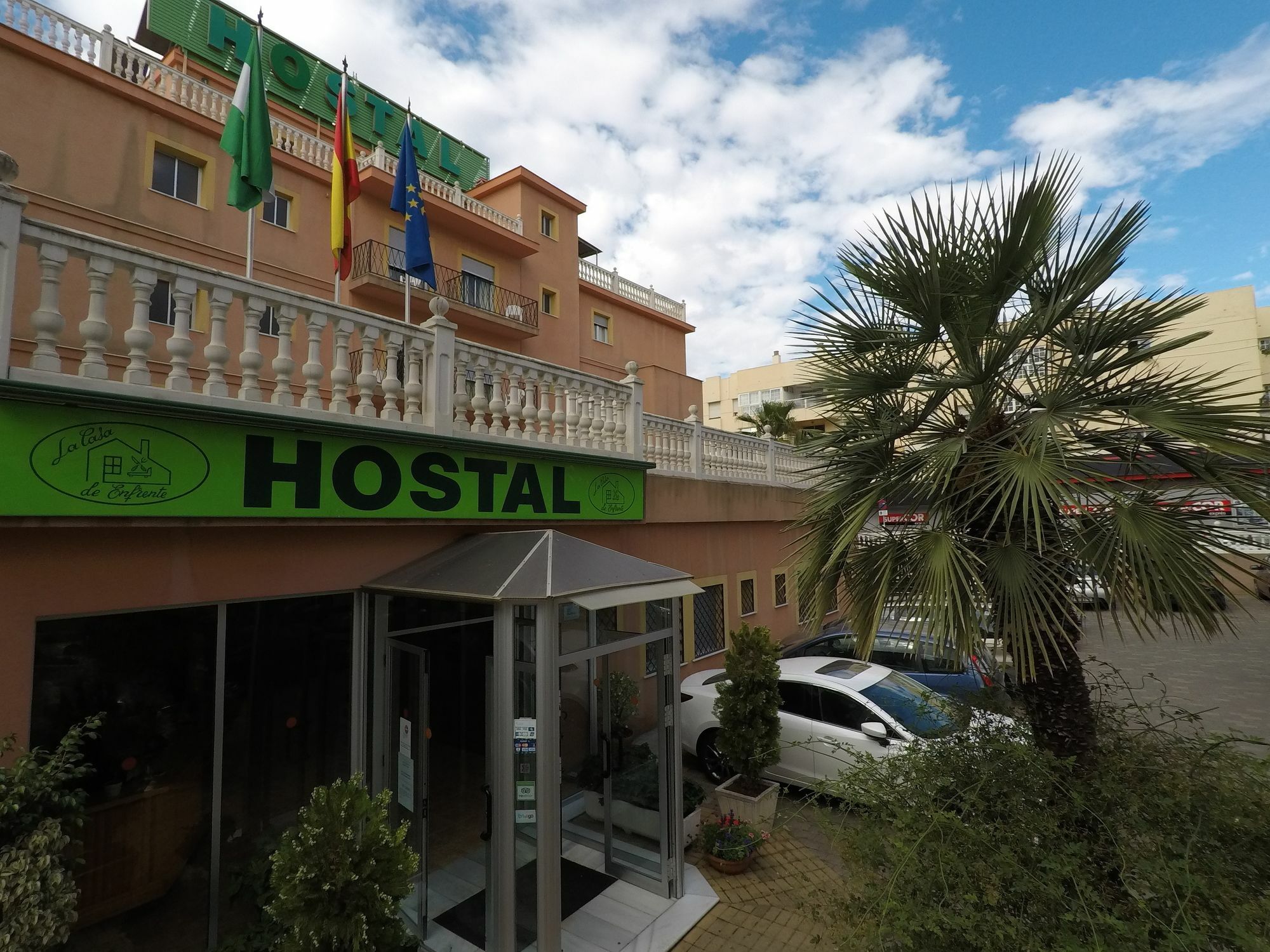 Hostal La Casa De Enfrente Малага Екстер'єр фото
