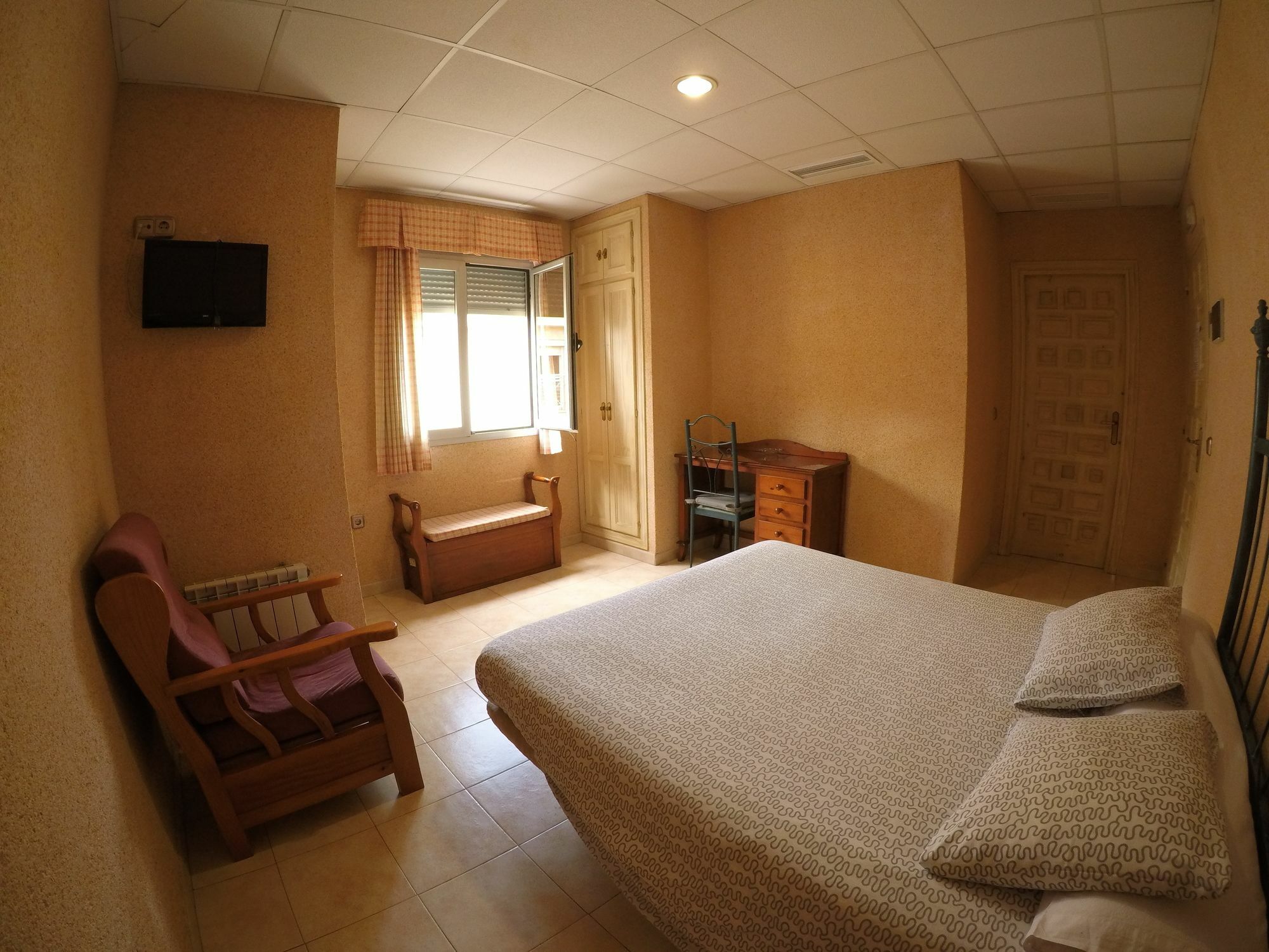 Hostal La Casa De Enfrente Малага Екстер'єр фото