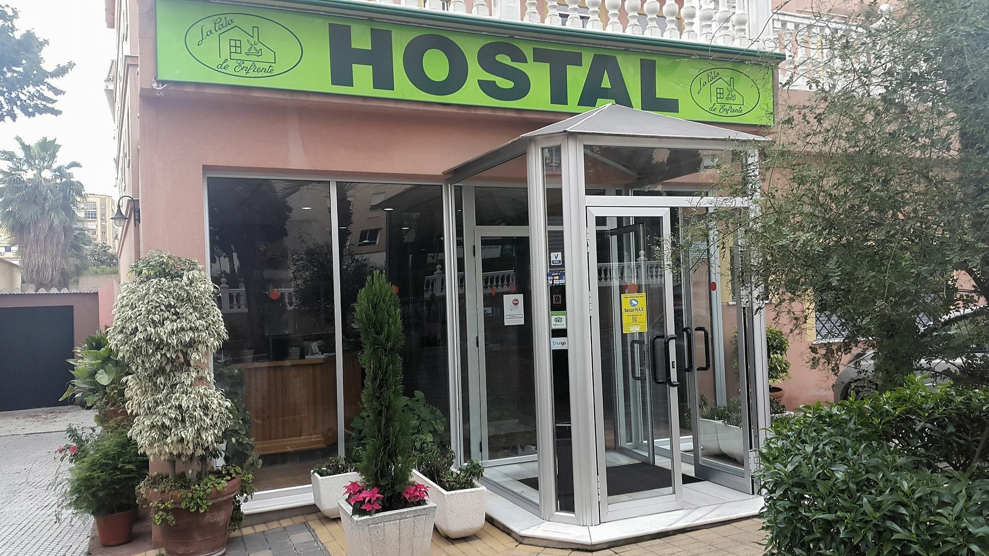 Hostal La Casa De Enfrente Малага Екстер'єр фото